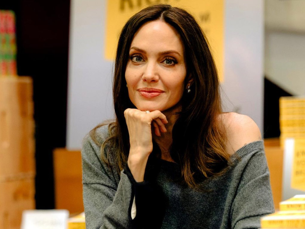Angelina Jolie Mendadak Kunjungi Ukraina di Tengah Serangan Rusia