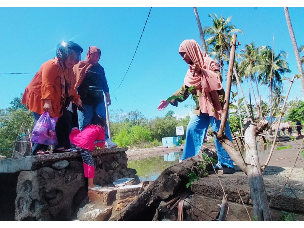 Sejumlah Fasilitas Objek Wisata Pantai Lombang-lombang Mamuju Rusak, Belum Ada Perbaikan