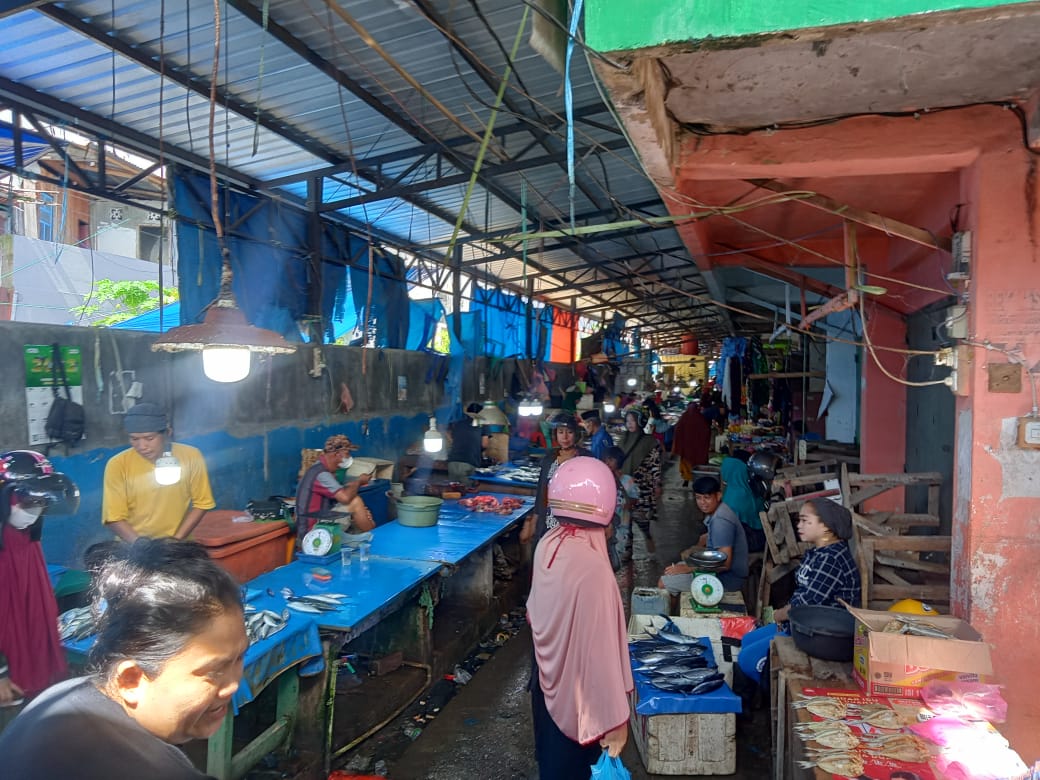 Pasar Sentral Mamuju Kembali Dibanjiri Warga Setelah Libur Lebaran