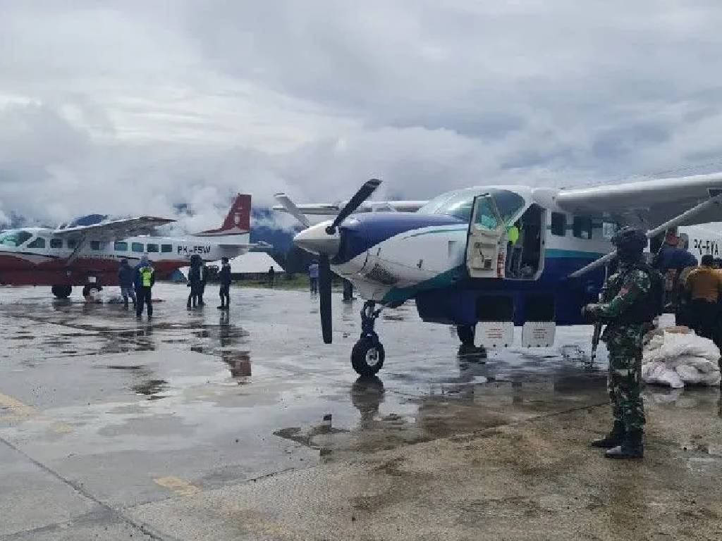 Ditembaki KKB, Pesawat Asian Ones Kembali ke Timika