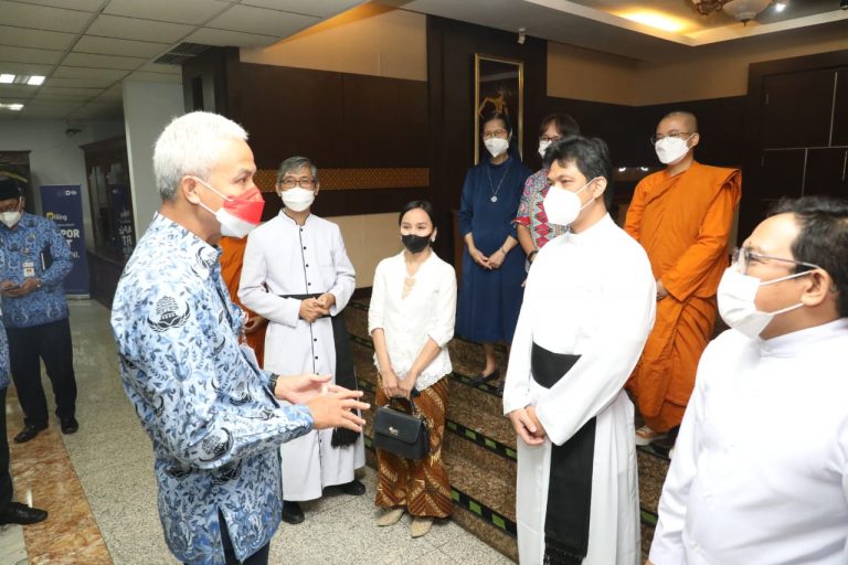 Terima Silaturahmi Keuskupan Agung Semarang, Ganjar: Ini Tradisi yang Harus Kita Rawat