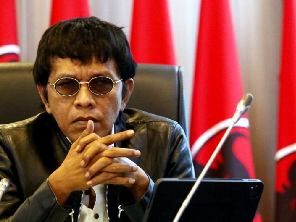 Dipanggil Jokowi ke Istana, Adian Ditawari Posisi Menteri?