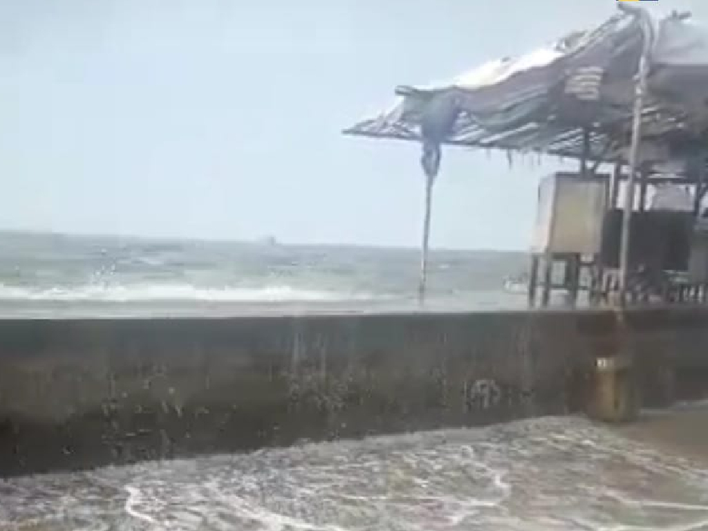 Kementerian PUPR Lakukan Langkah Tanggap Darurat Pasca Banjir Rob di Pantai Utara Jawa