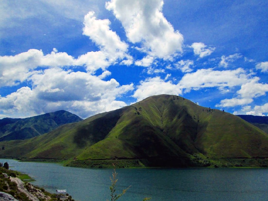 Eksotisnya Danau Toba dari Pusuk Buhit, Gunung Asal Mula Orang Batak