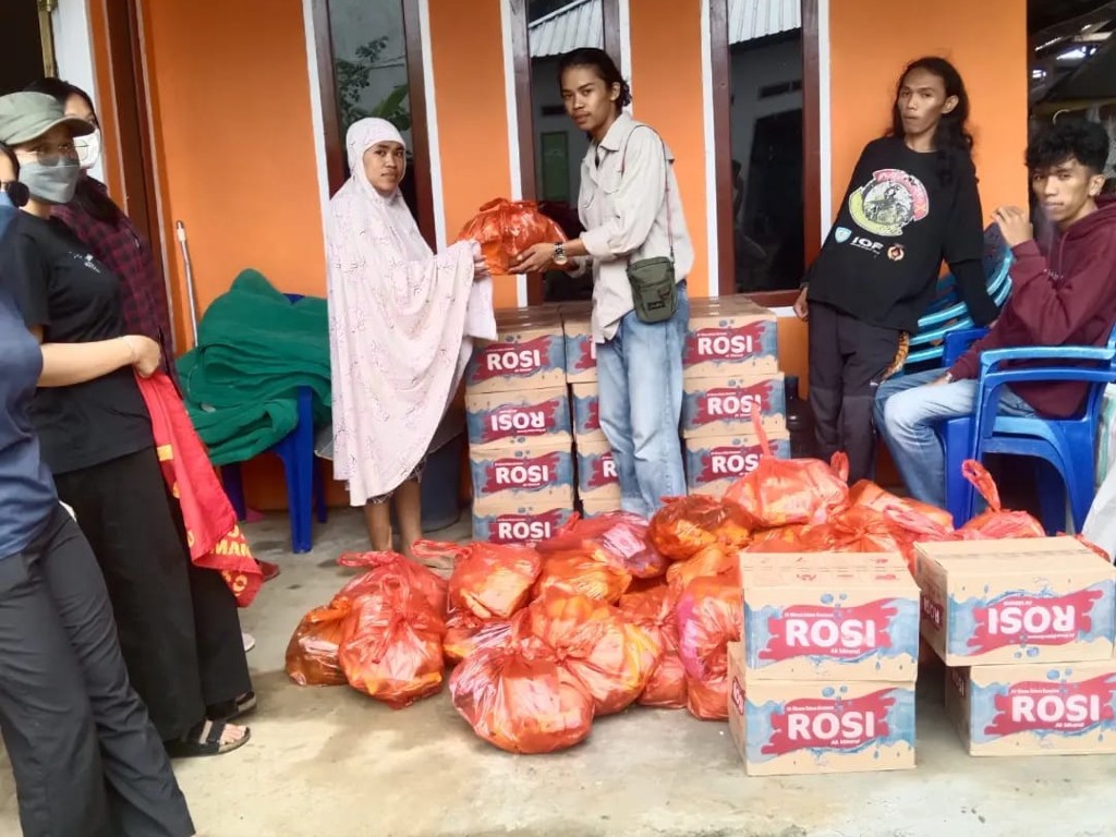 Mahasiswa Sulbar di Palu Salurkan Bantuan untuk Korban Bencana Alam di Majene