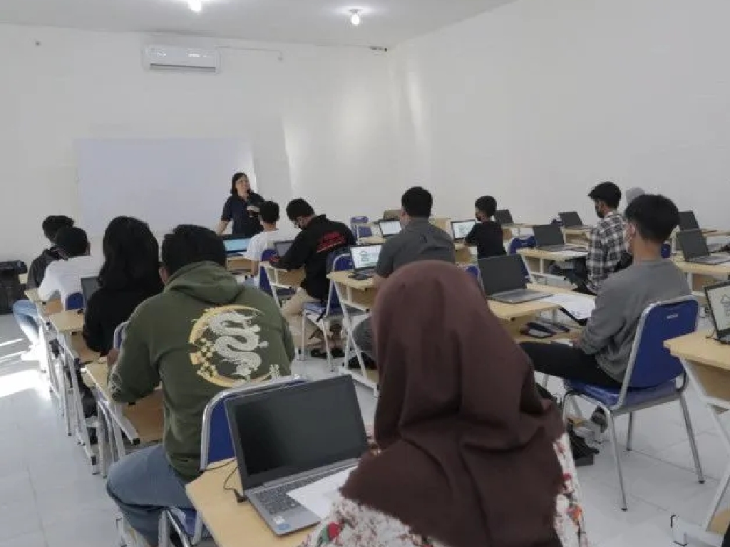 Yayasan Internet Indonesia Beri Pendidikan TI Gratis ke Pelajar se-Surakarta