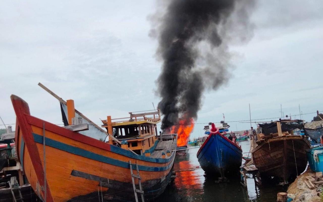 Kapal Motor Terbakar di Aceh, Satu Awak Terluka Satu Lagi Masih Dicari