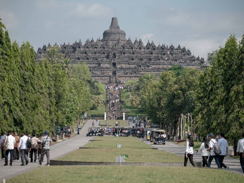 Nikmati Wisata di Kawasan Borobudur Naik Kendaraan Listrik, Danau Toba Belum