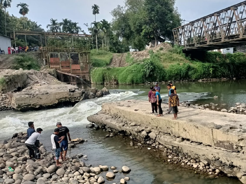 Janin Bayi Perempuan Terbungkus Plastik Mengapung di Sungai Bingai Binjai