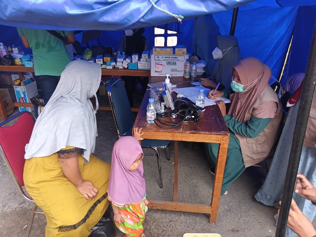 Dinkes Mamuju Dirikan Posko Pelayanan Kesehatan di Lokasi Pengungsian