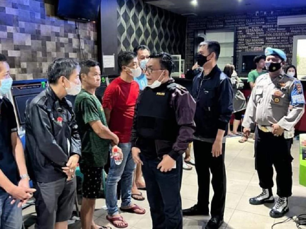Irjen Panca Gerebek Lokasi Judi di Medan, Puluhan Orang dan Uang Rp 45 Juta Diamankan