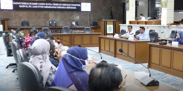 DPRD Kota Cirebon Minta Menara Tak Berizin Segera Dibongkar