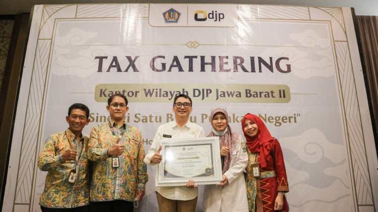 Pemda Kota Cirebon Raih Penghargaan Kategori Inovasi Terbaik dari DJP Jabar II