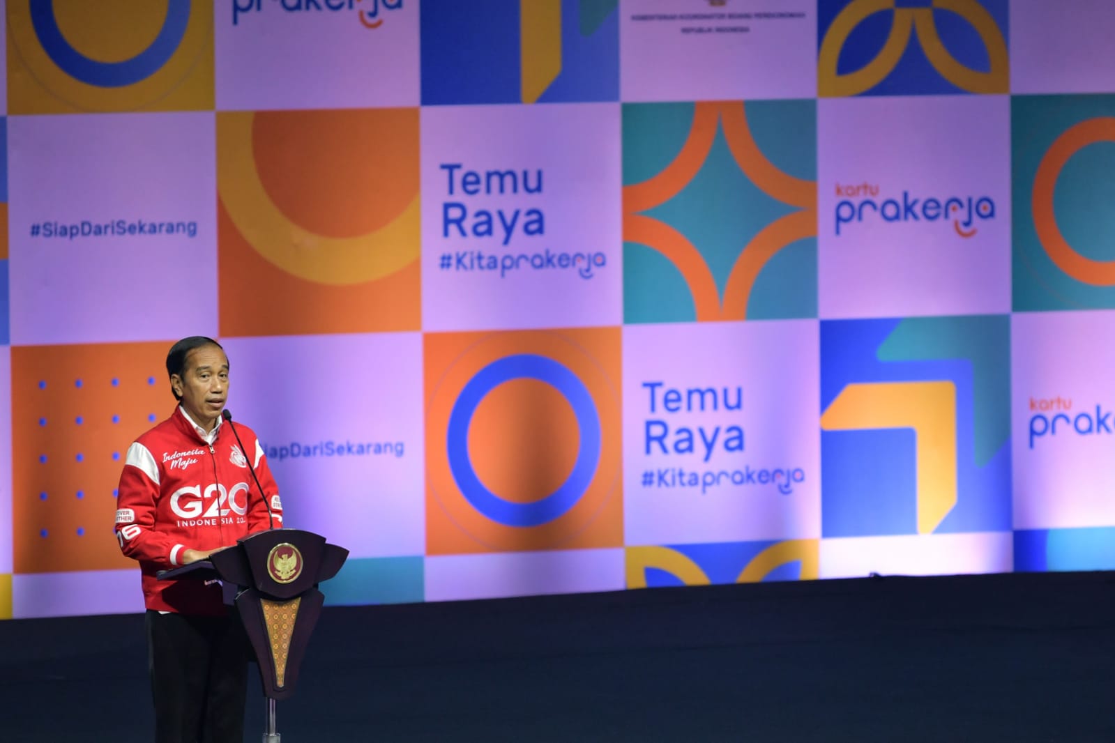 Ridwan Kamil Dampingi Presiden Jokowi dalam Acara Temu Raya Alumni Program Kartu Prakerja
