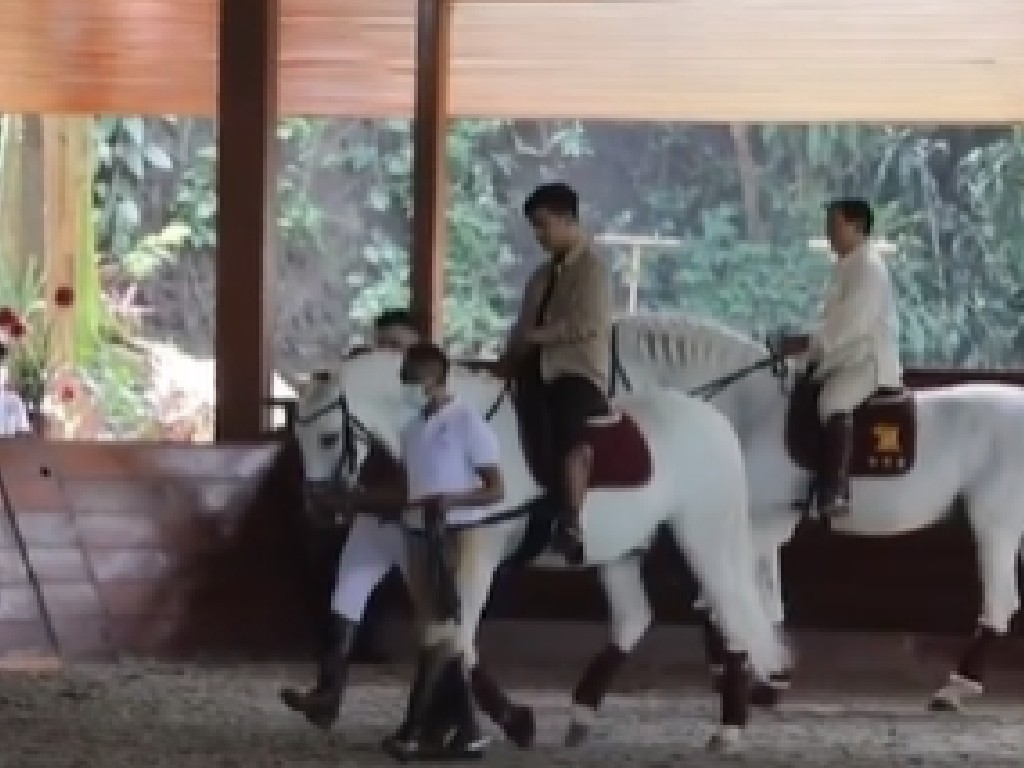 Gibran Rakabuming Temui Prabowo di Hambalang, Diajari Naik Kuda