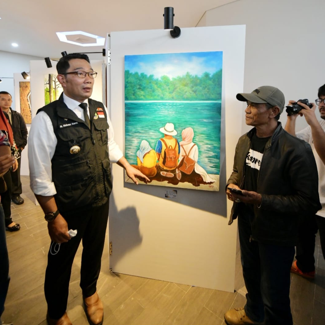 Resmikan Creative Center Sumedang, Ridwan Kamil Beli Lukisan Diri dan Keluarga saat di Sungai Aare
