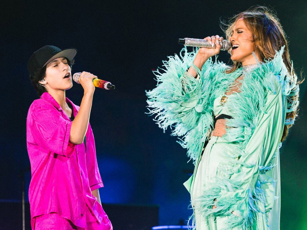 Penyanyi Jennifer Lopez Perkenalkan Anaknya dengan Gender Netral