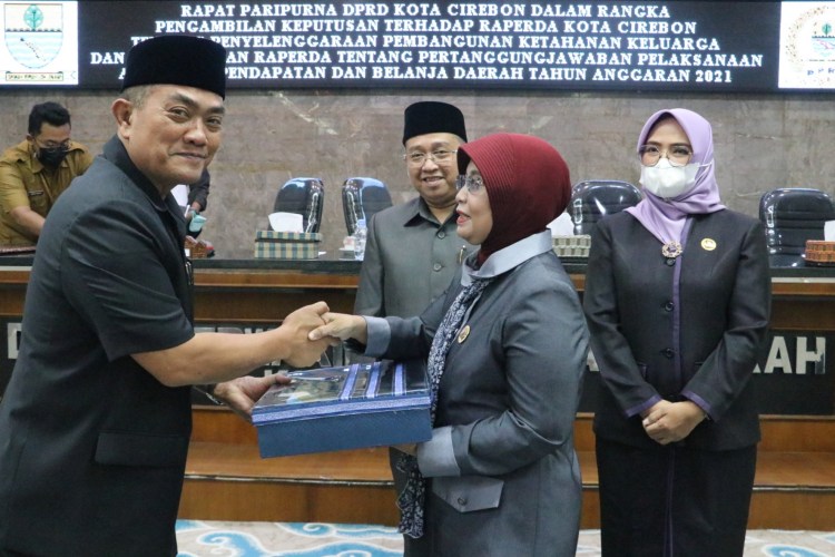 Wali Kota Cirebon Sampaikan Dua Raperda ke DPRD