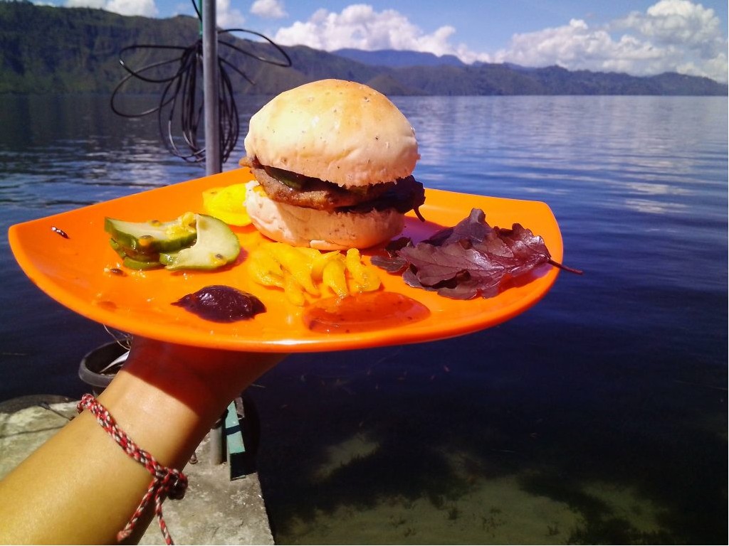 Cuma Rp 50 Ribu, Makan dan Minum Sepuasnya di Ecovillage Silimalombu Danau Toba