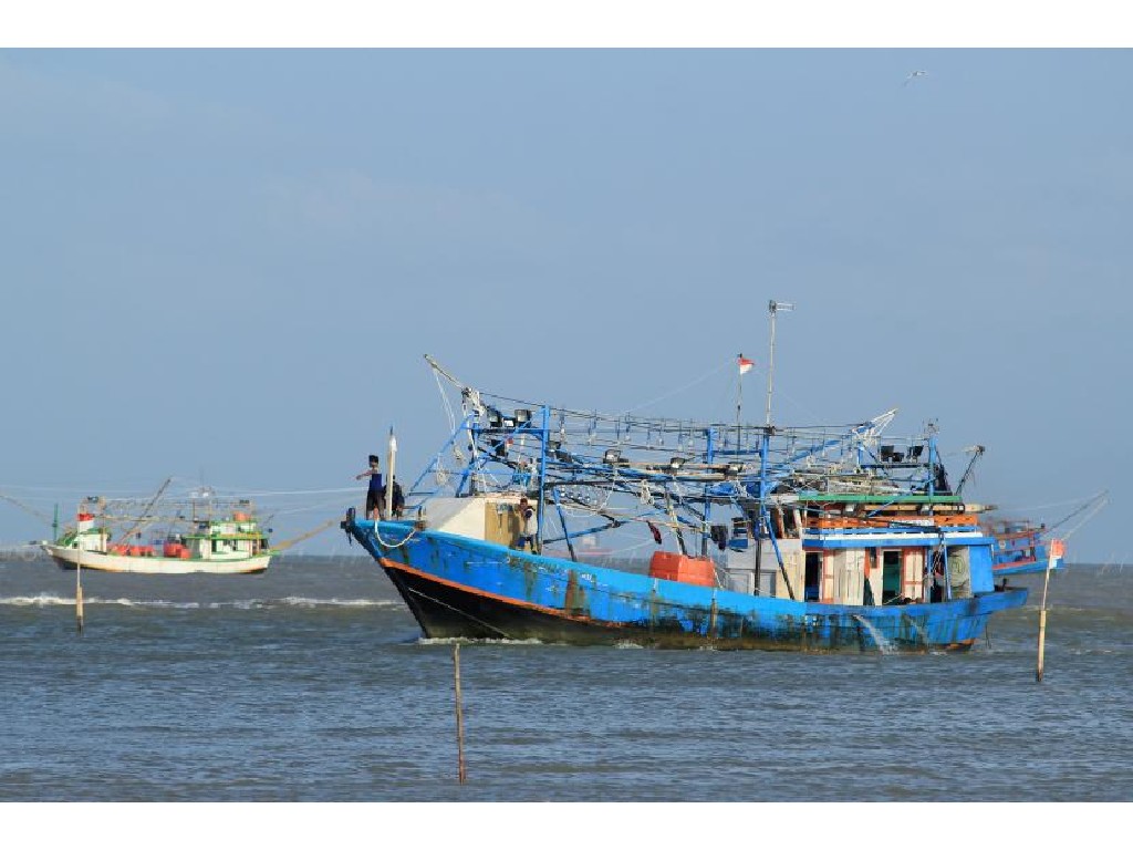 Empat Pemancing Terombang-ambing di Laut Pinrang akibat Kapal Mati Mesin