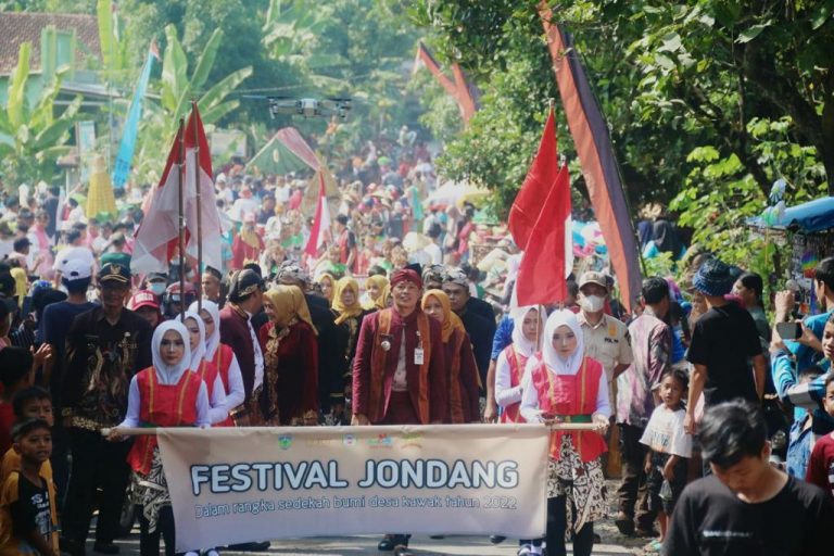 Festival Jondang, Arak Hasil Bumi sebagai Ungkapan Syukur