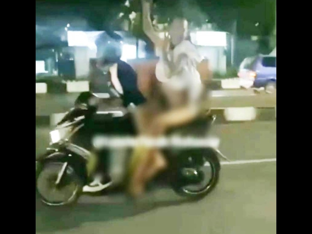 Waria yang Perlihatkan Celana Dalam saat Dibonceng Motor di Makassar Ditangkap