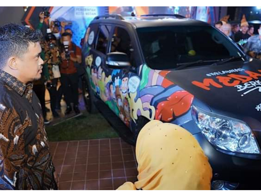 Keren, Mobil Dinas Bobby Nasution dan Aulia Rachman Dijadikan Mural Berjalan