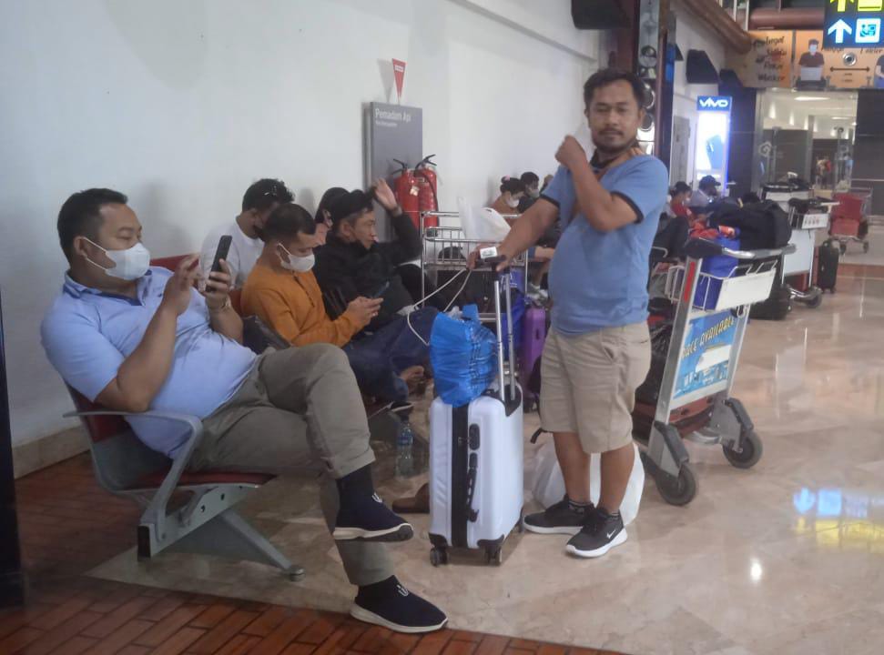 Tak Punya Tiket, Puluhan Peserta Sipades Asal Mamasa Terlantar di Jakarta