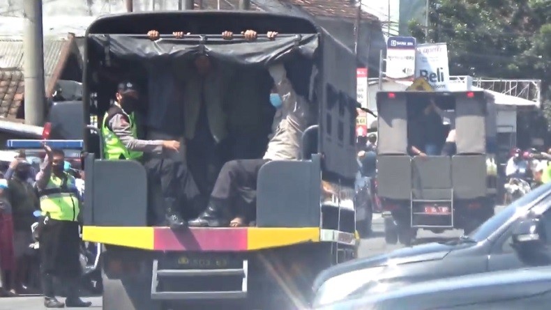 60 Orang Ditangkap akibat Menghalangi Polisi Tangkap DPO Kasus Pencabulan Santri di Jombang