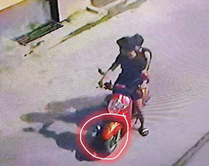 Dua Orang Pencuri Besi Penutup Got di Polman Terekam Kamera CCTV