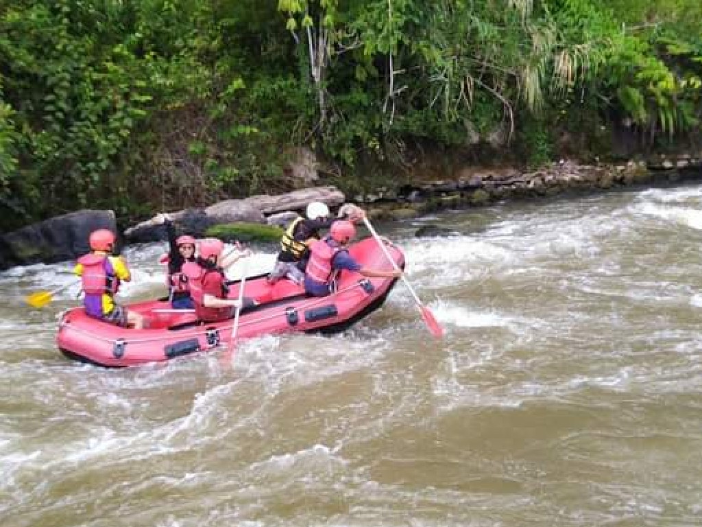 Objek Wisata Alam Tarutung, Uji Adrenalin di Sungai Aek Situmandi 