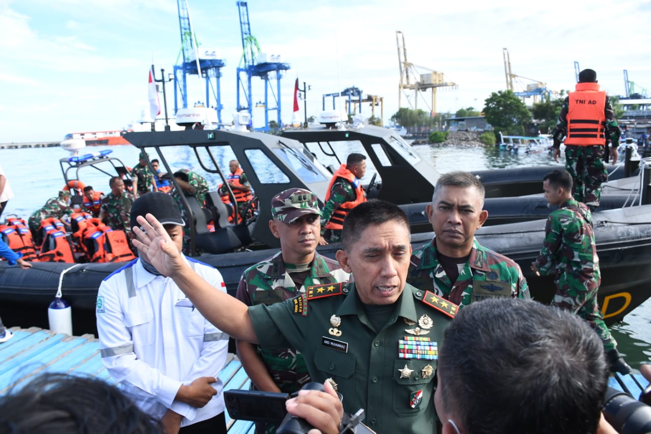Pangdam XIV Hasanuddin Uji Kelaikan Kapal RIB di Polairud Makassar
