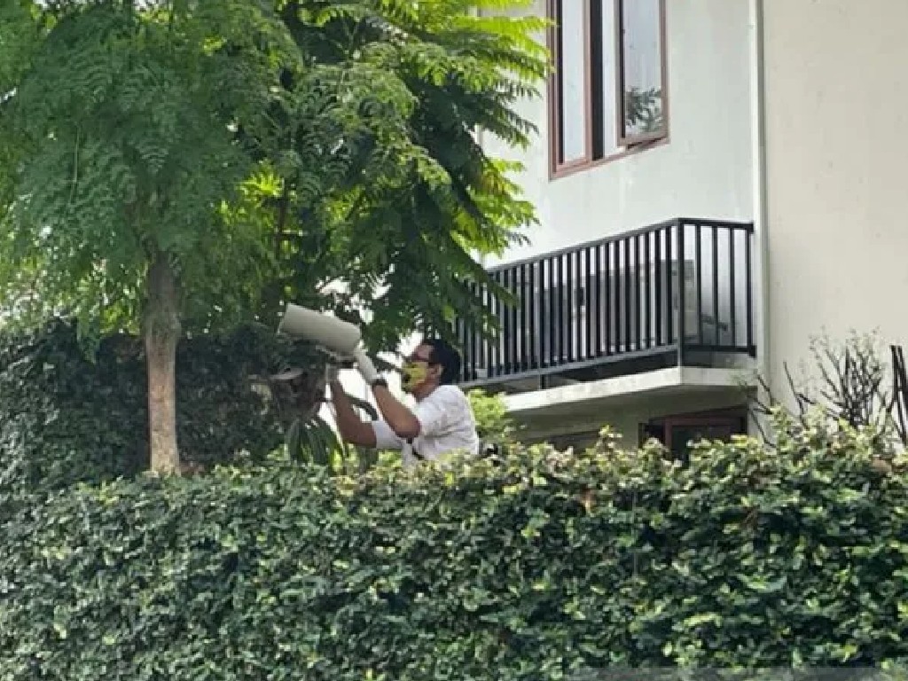 Polisi Bawa Sebuah Koper Usai Periksa CCTV Rumah Ferdy Sambo