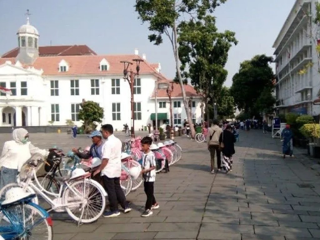 Mulai Saat Ini Masyarakat Dilarang Parkir di Kota Tua Jakarta