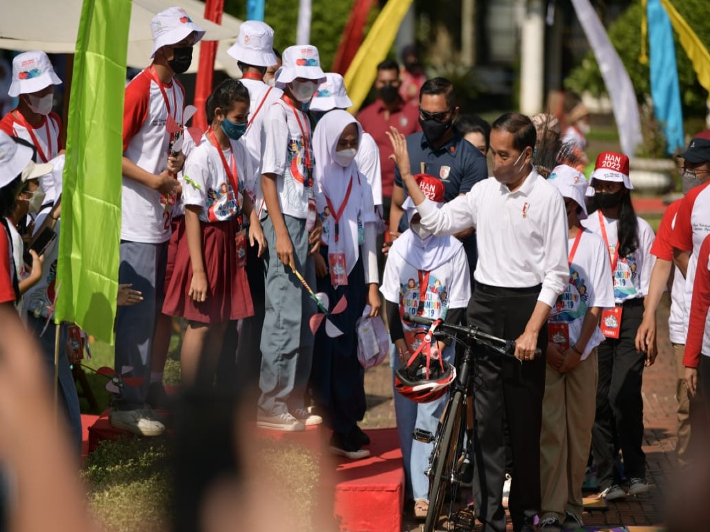 Hari Anak Nasional, Ridwan Kamil dan Anak - Anak Terhibur Sulap Presiden Jokowi