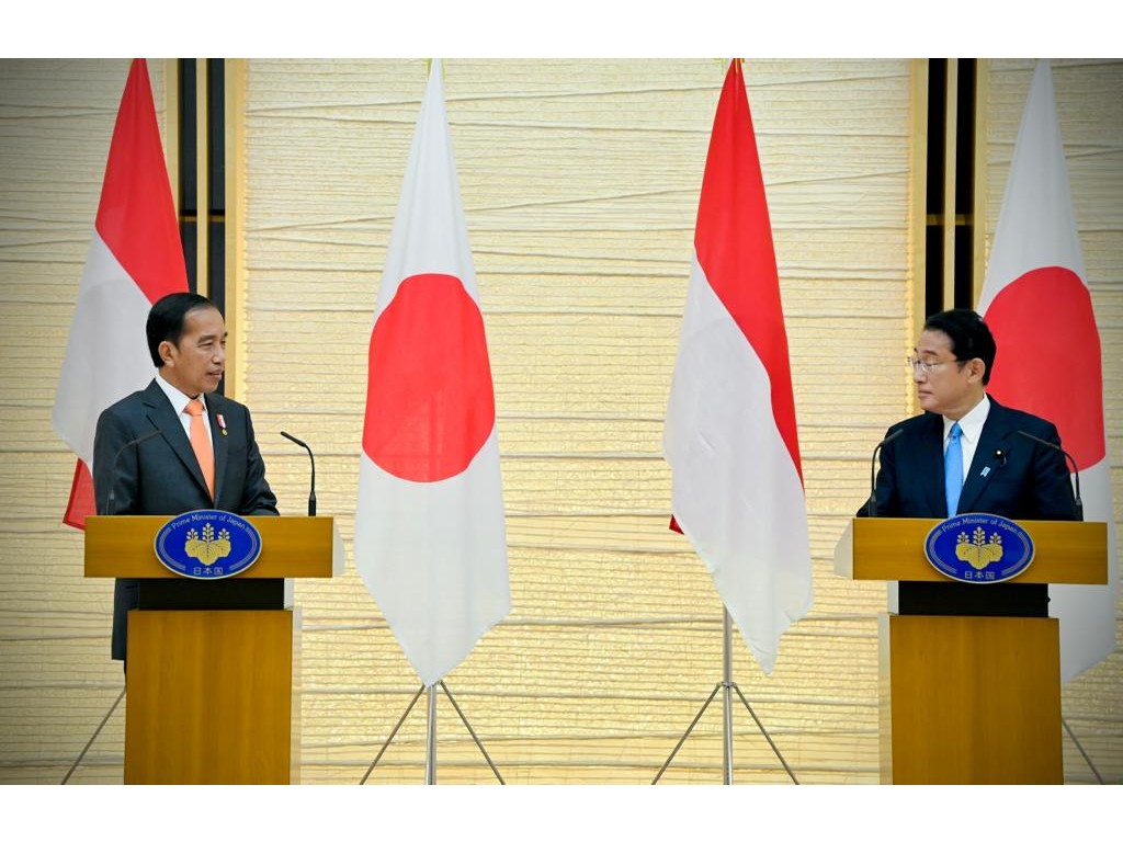 PM Kishida Fumio Sambut Hangat Kedatangan Presiden Jokowi di Jepang