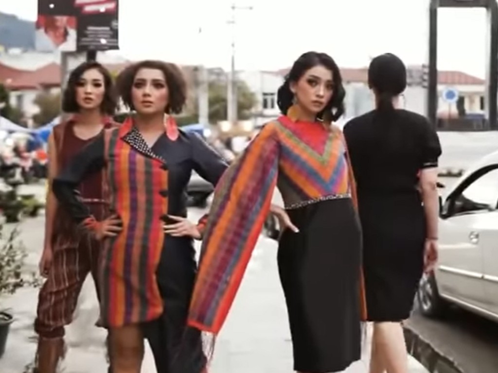 Fashion Street di Trotoar, Balige Hadirkan Toba Fashion Week 2022