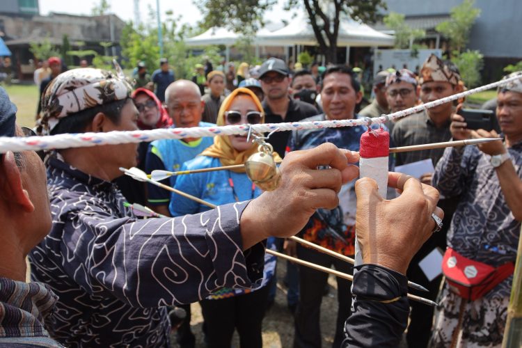 Ratusan Peserta Meriahkan Gladhen Jemparingan di Kota Cirebon