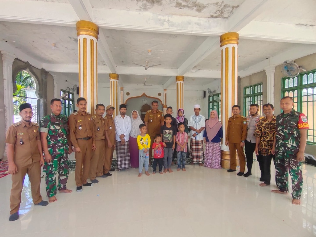 Tiga Keluarga Asal Nias Masuk Islam di Aceh Barat Daya