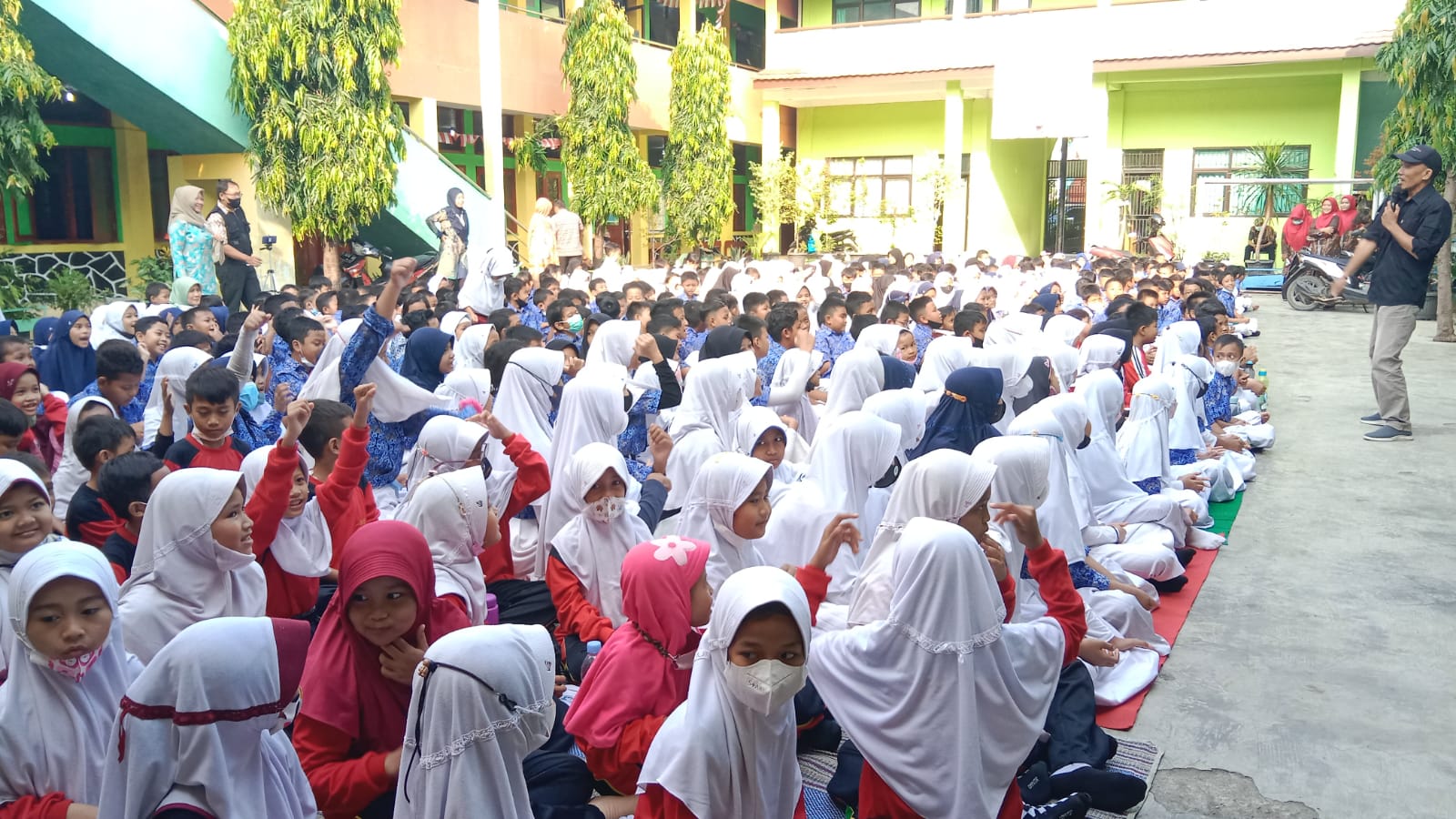 Melalui Dongeng IWO Cirebon Edukasi Siswa-siswi SD, Cegah Tindakan Bullying