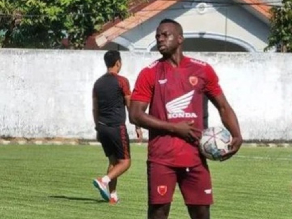 Kondisi Donald Bissa Mulai Membaik,  Berpeluang Diturunkan saat Lawan Arema FC