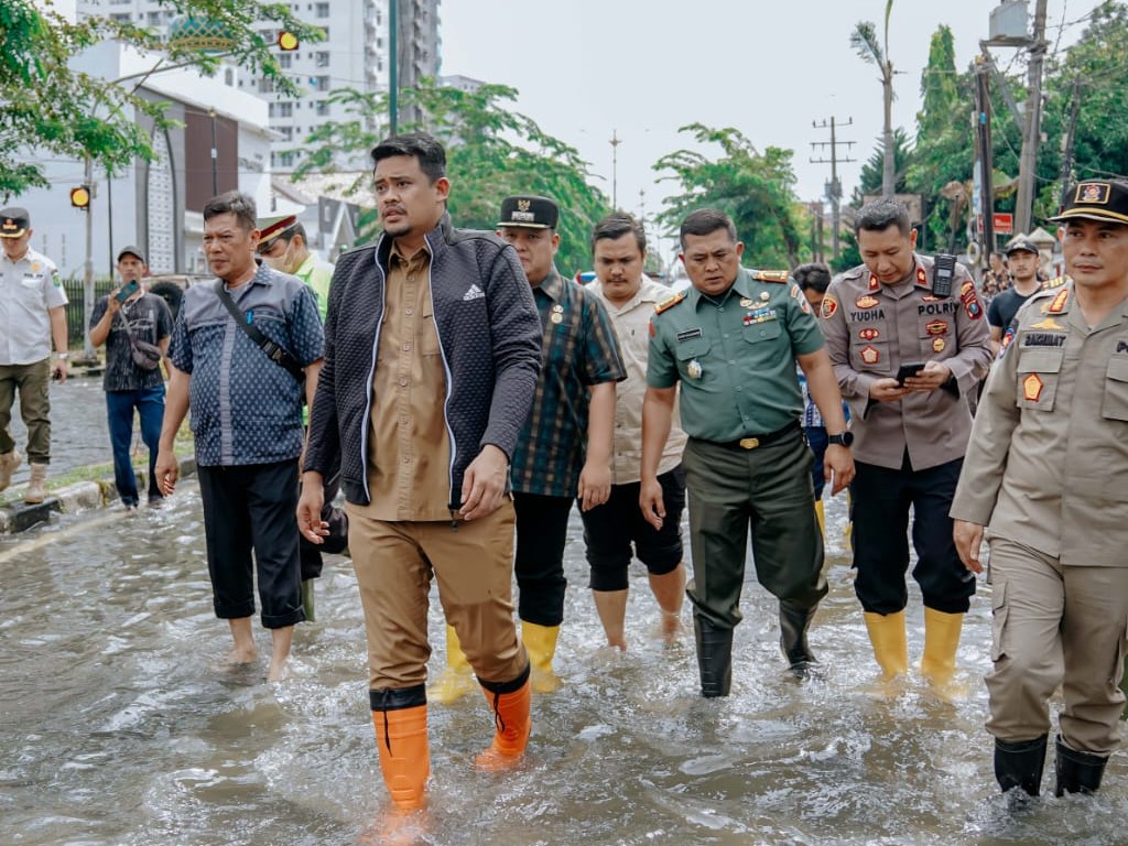 Tinjau Banjir Medan, Bobby Nasution Janji Segera Atasi Akar Masalahnya