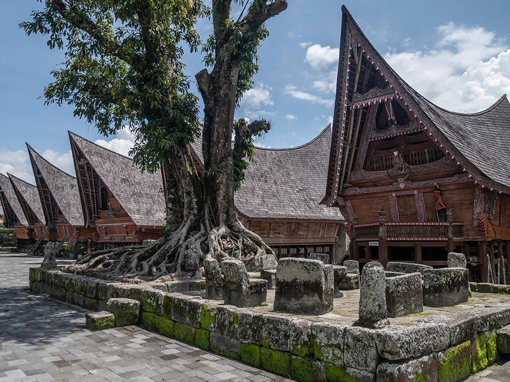 6 Lokasi Ini yang Membuatmu Wajib Datang ke Pulau Samosir