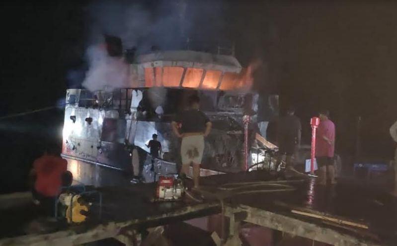 Kapal Terbakar di Dermaga Distrik Assue Papua, Menyebabkan Satu Korban Jiwa
