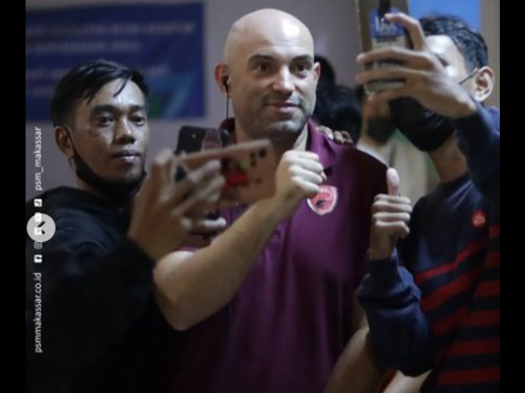 Dijemput Ribuan Suporter PSM di Bandara, Bernardo Tavares Takjub
