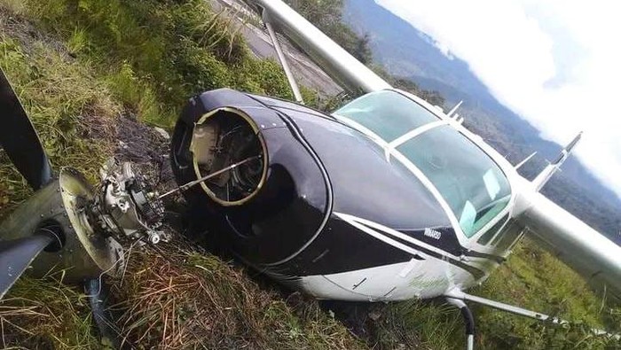 Pesawat Smart Aviation Tergelincir di Bandara Sinak Puncak Papua, 4 Orang Terluka