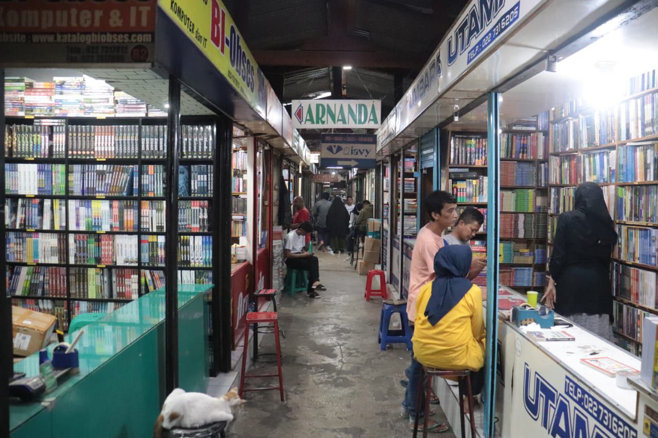 Pasar Buku Palasari Kota Bandung, Surganya Pecinta Buku