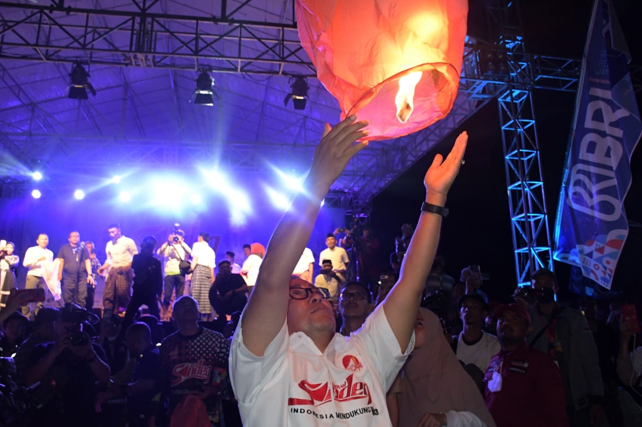 Festival Sandeq Sulbar 2022 Dibuka dengan Ritual dan Pelepasan 1000 Lampion