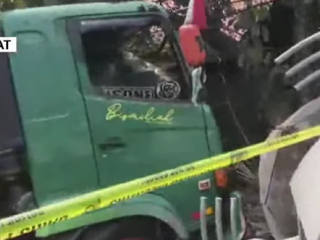 Kecelakaan Horor di Bekasi, Truk Tabrak Halte 10 Orang Dinyatakan Tewas