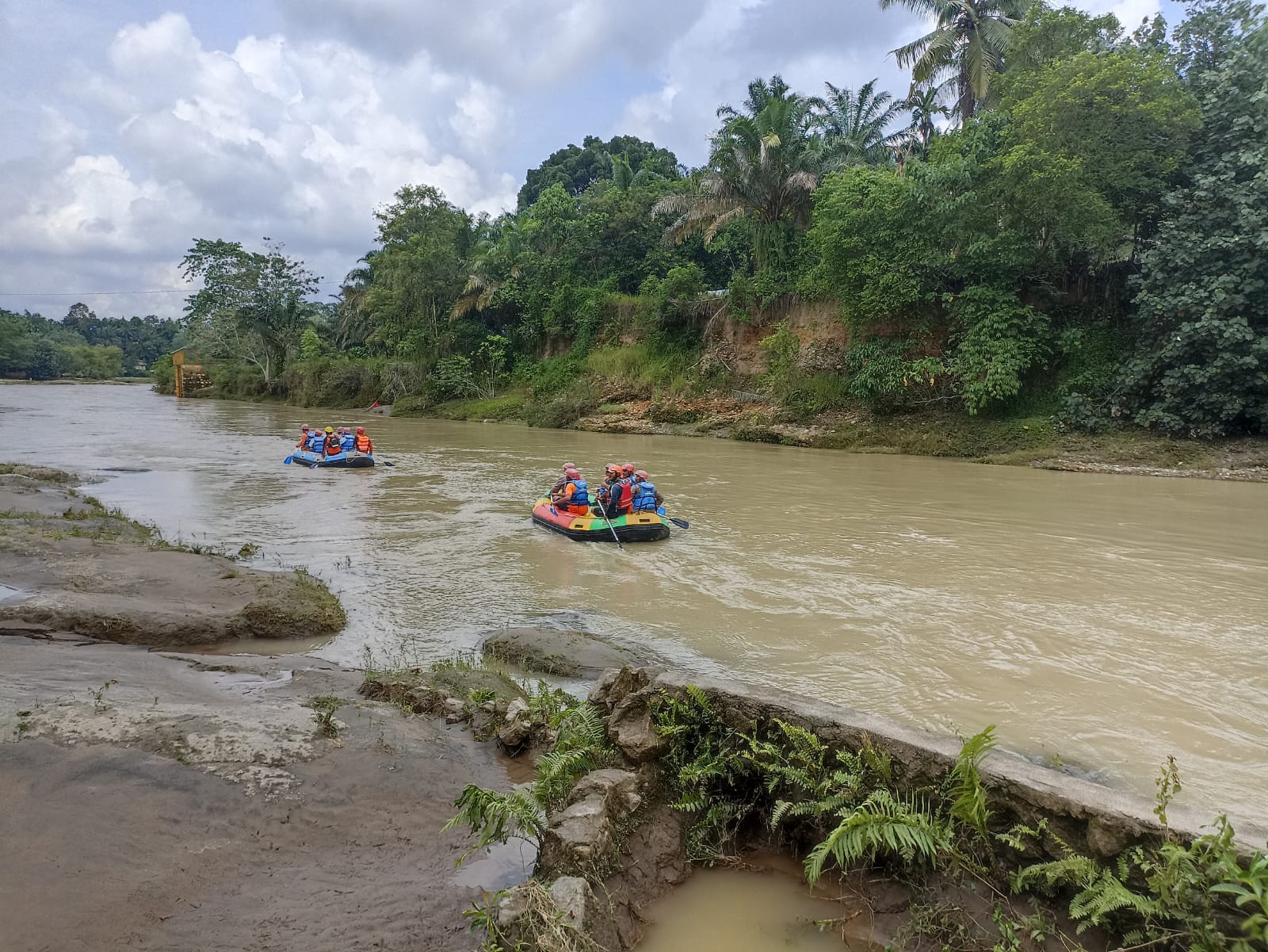 Lompat ke Sungai Bah Bolon Sergai, Mahasiswa UMSU Hilang